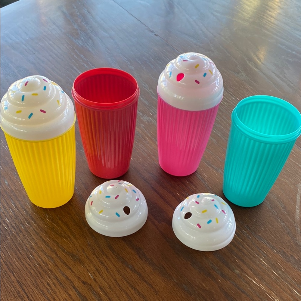 Colorful Plastic Cup Set with Sprinkle Lids